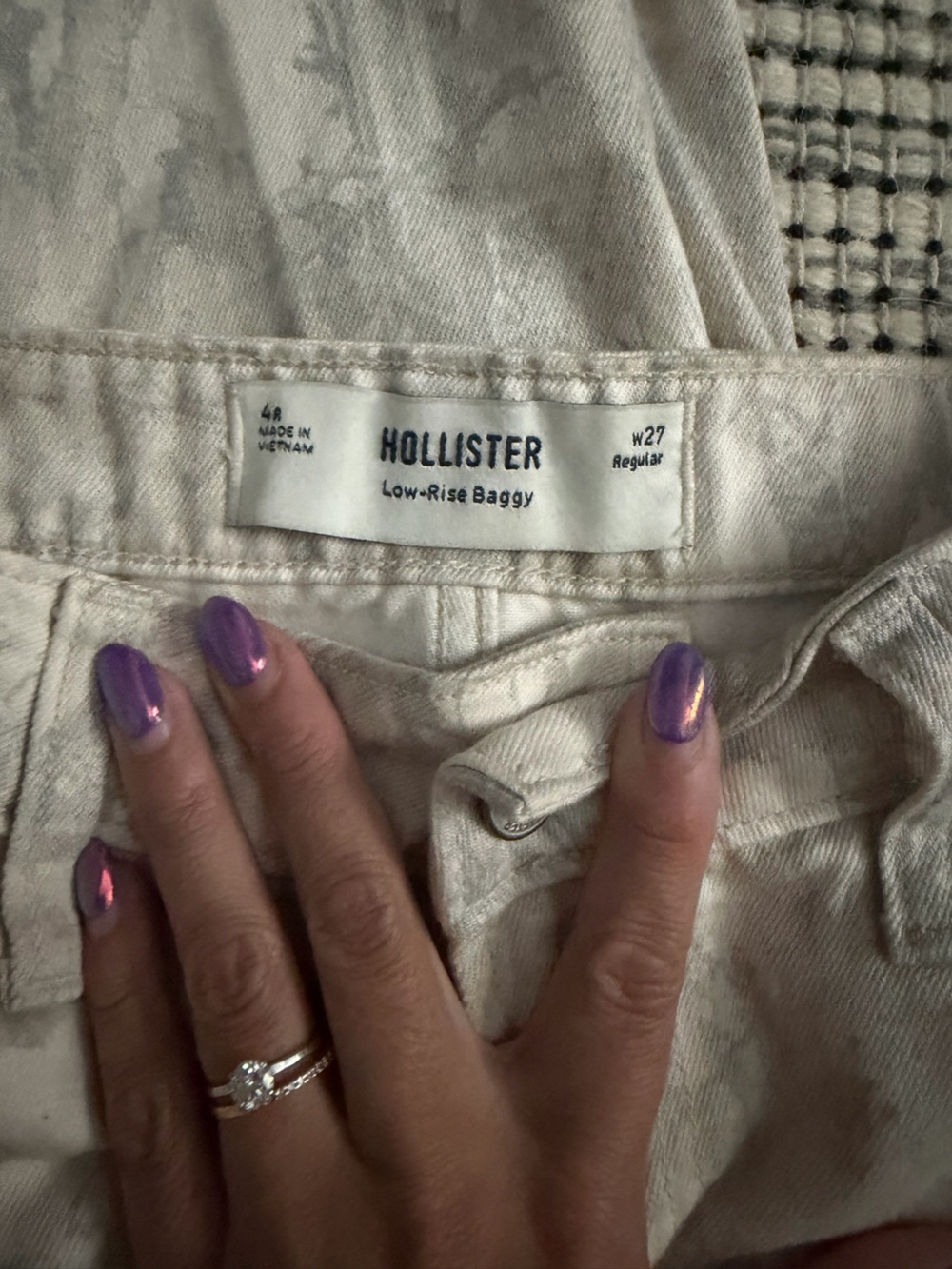 Hollister Low-Rise Baggy Camo Print Jeans Size 4R / 27 - Picture 4 of 6